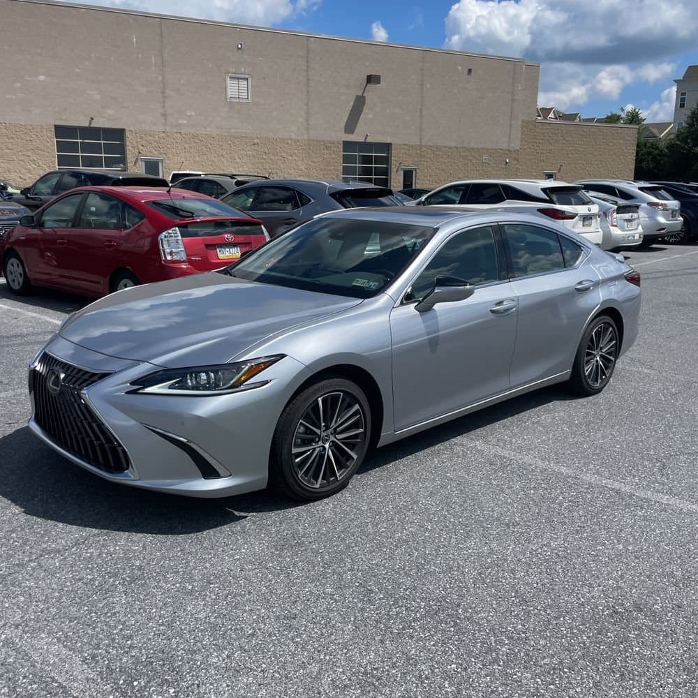 2025 Lexus ES 300h 300h Premium photo 1