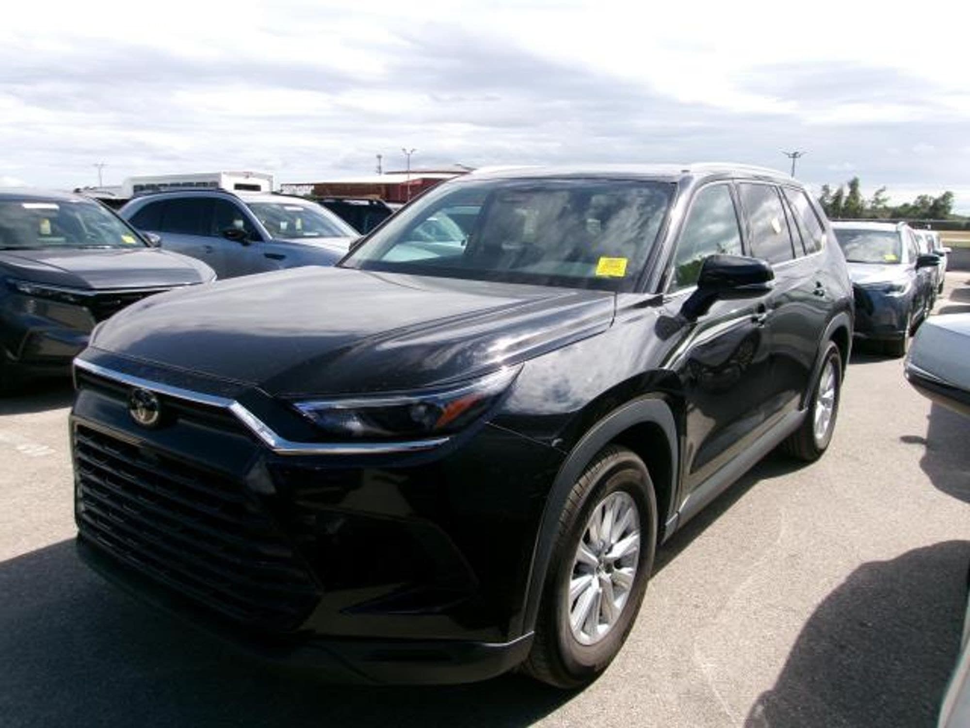 2025 Toyota Grand Highlander LE photo 1