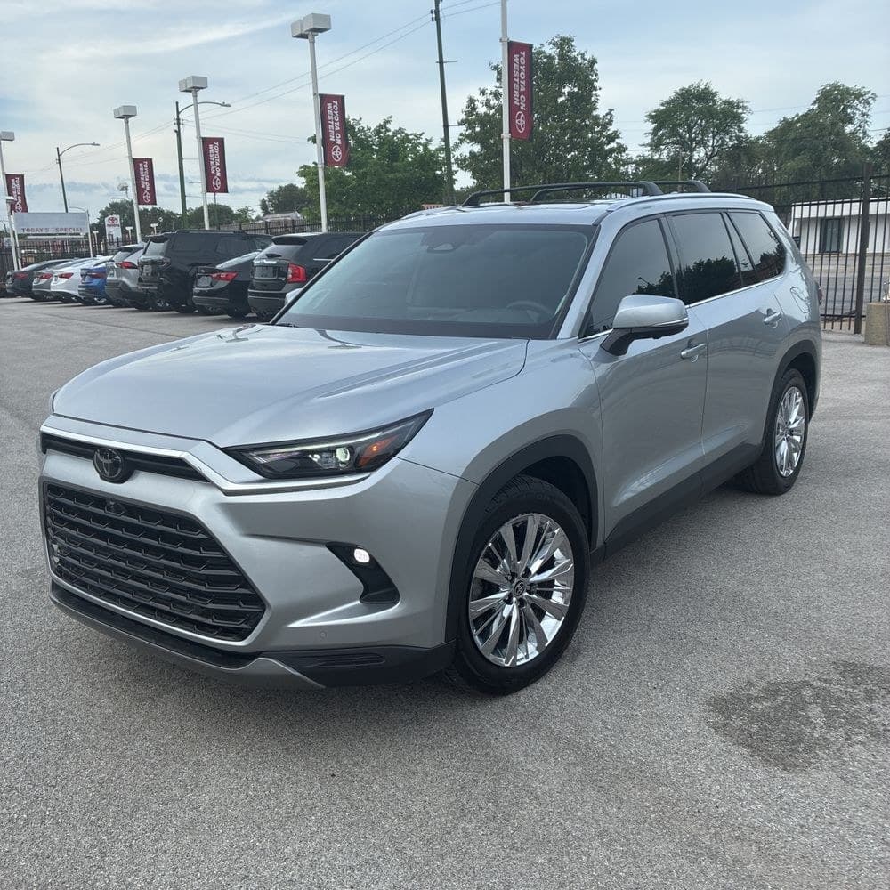 2024 Toyota Grand Highlander Platinum photo 1
