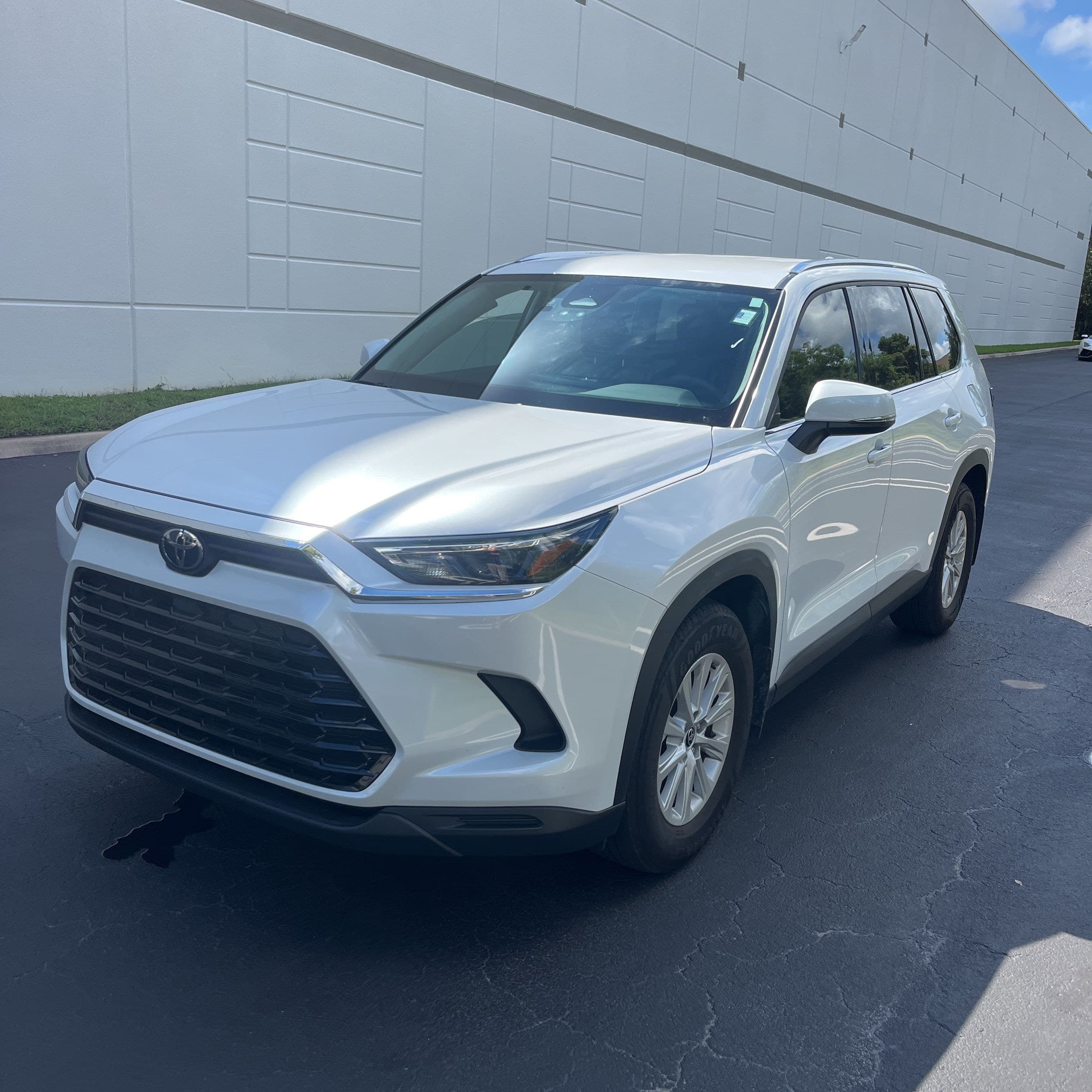 2024 Toyota Grand Highlander XLE photo 1