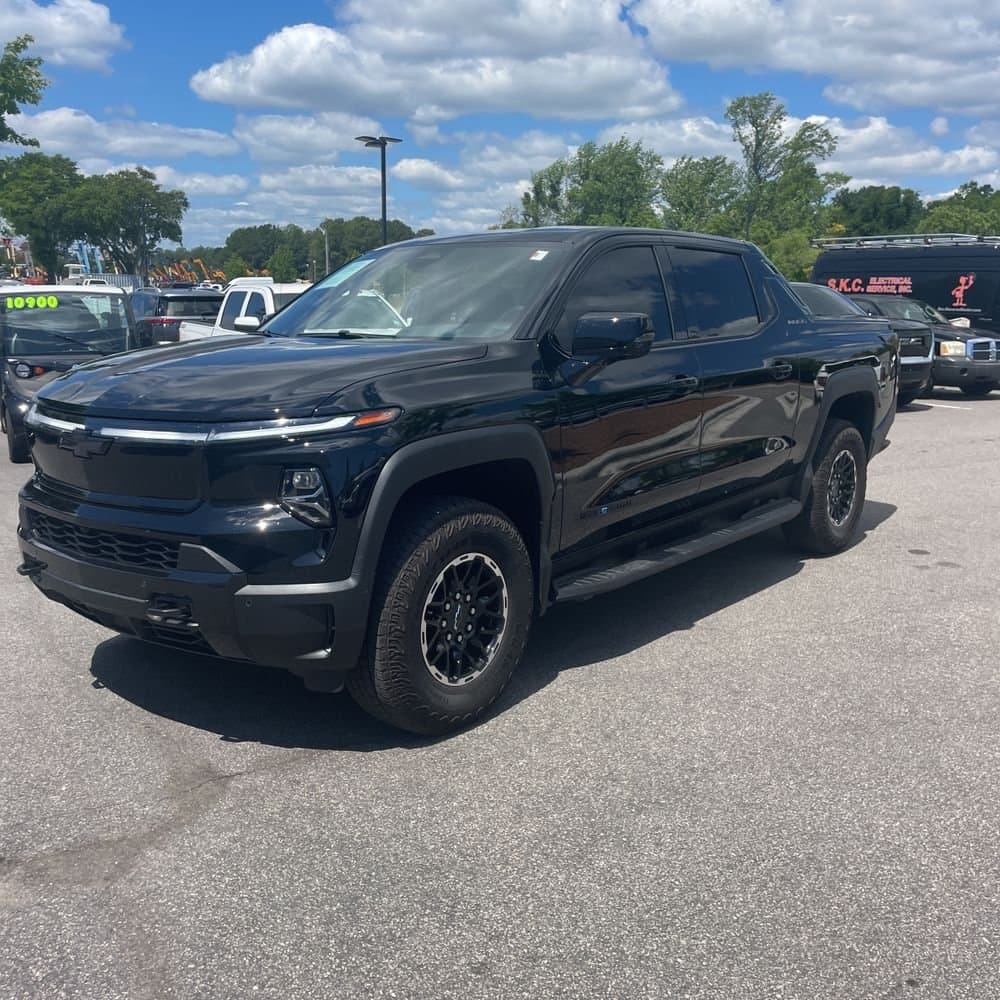 2026 Chevrolet Silverado EV 3TR photo 1