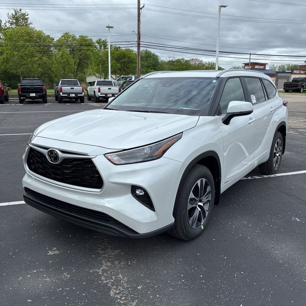 2026 Toyota Highlander Hybrid XLE photo 1