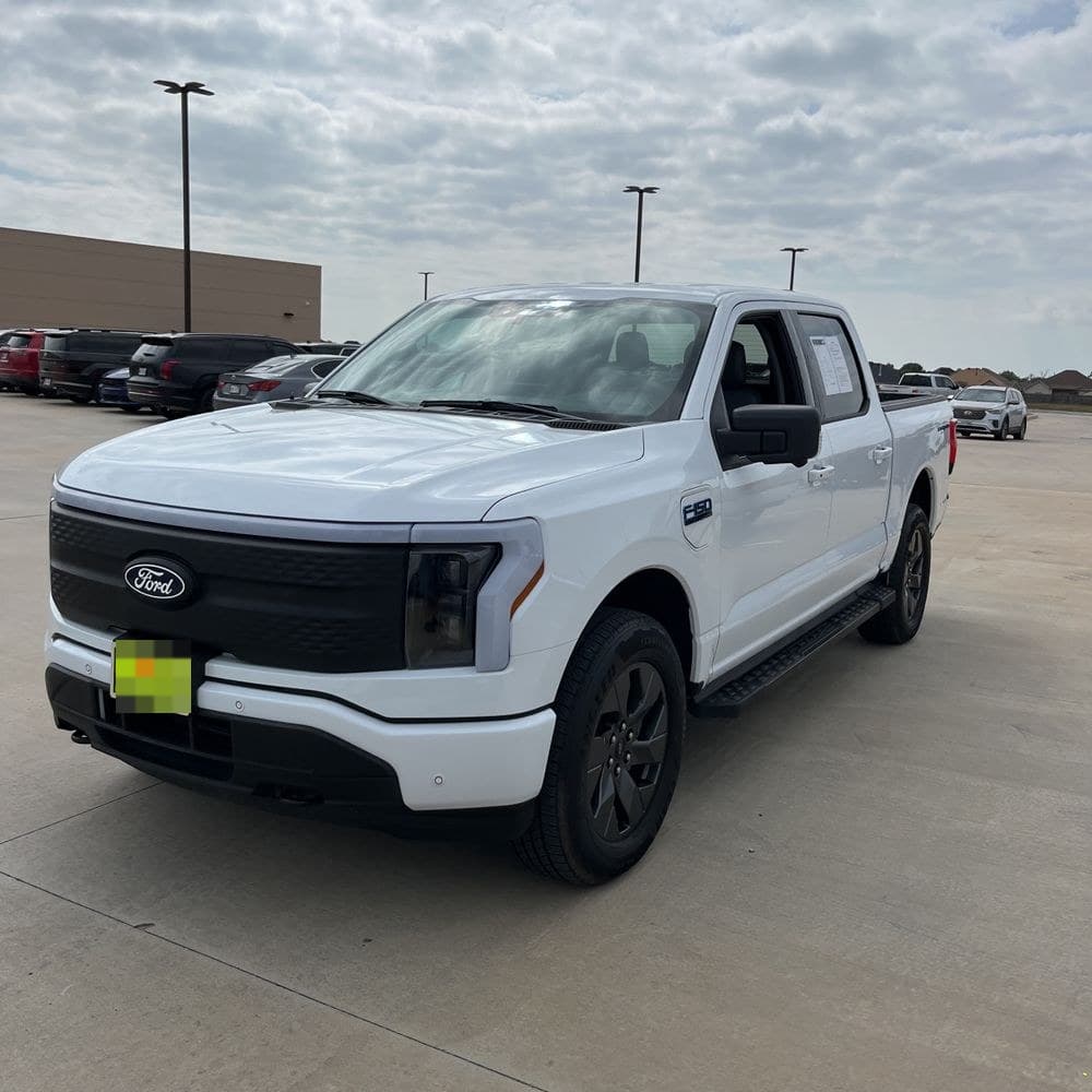 2025 Ford F-150 Lightning XLT photo 1