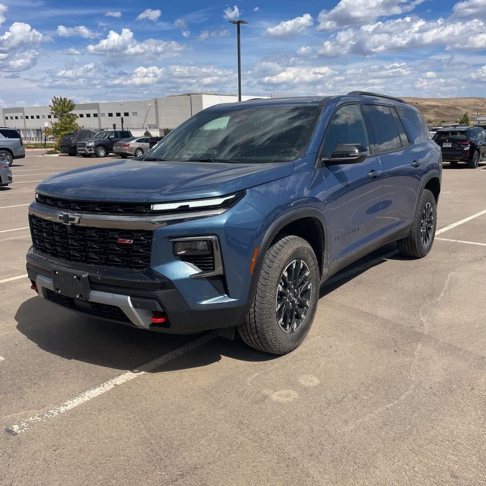 2025 Chevrolet Traverse Z71 photo 1