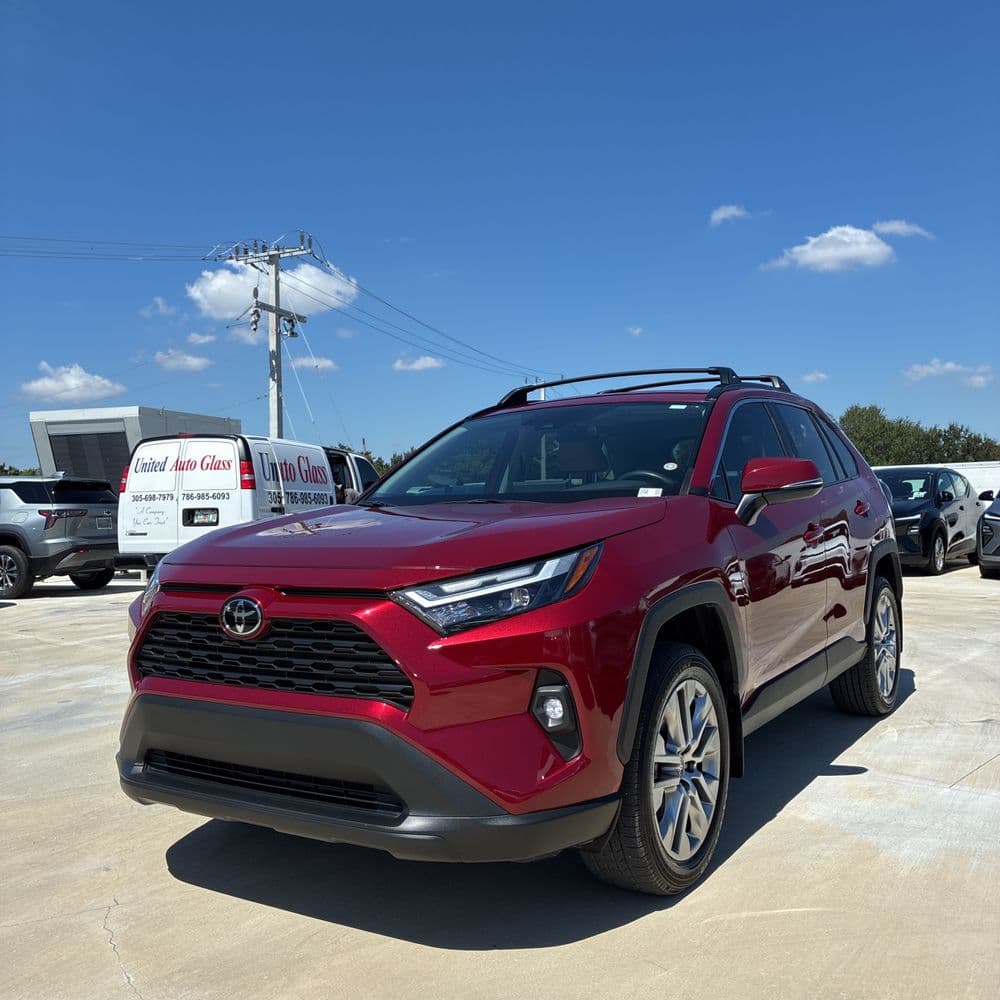 2025 Toyota RAV4 Base photo 1