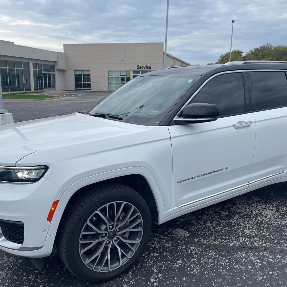 2024 Jeep Grand Cherokee L Summit Reserve photo 1