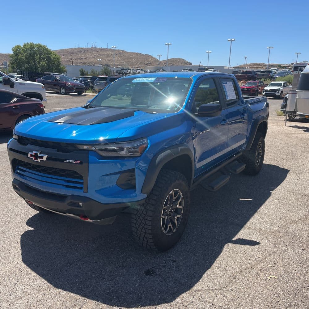 2024 Chevrolet Colorado Base photo 1