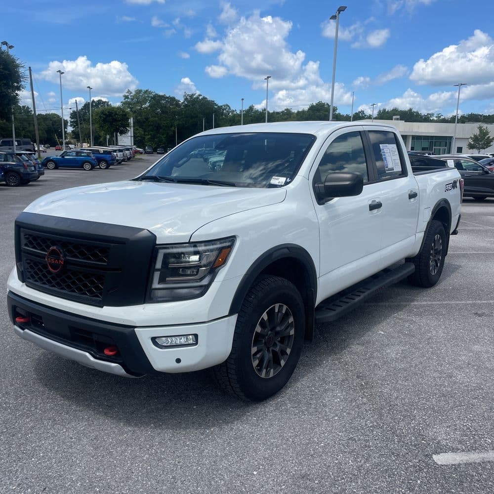 2024 Nissan Titan Crew Cab photo 1